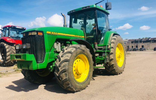 LT0000034, Equipment loan for a tractor John Deere 8100