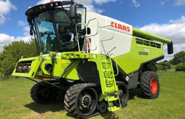 LT0000185, Equipment loan for a used combine harvester Claas Lexion 77TT