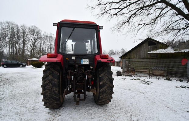 LT0000530, Loan for the purchase of a tractor, secured by a pledge on land and machinery