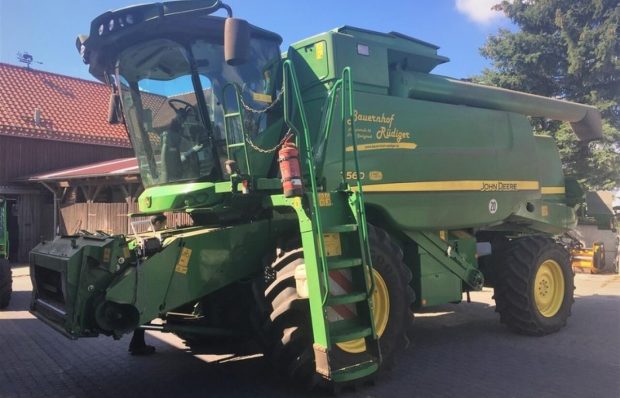 LT0000148, Equipment loan for a combine harvester John Deere T560