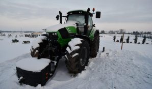 LT0000049, Loan backed with a tractor Deutz-Fahr Agrotron 6180
